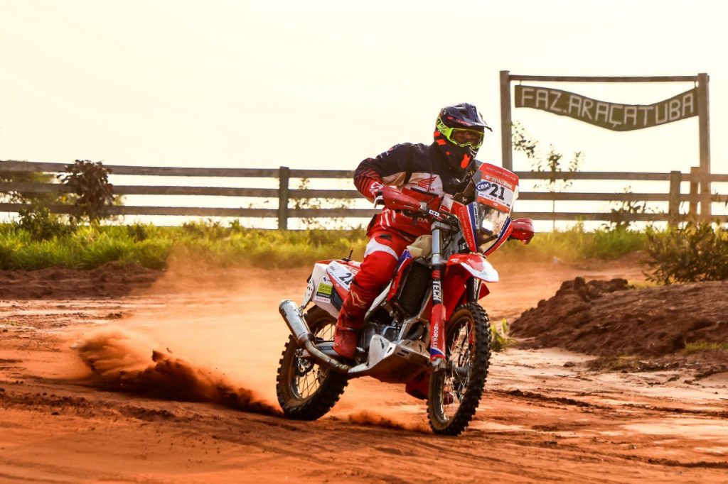 Bissinho Zavatti vence terceiro dia e assume a lideran&ccedil;a na geral das motos no Sert&otilde;es 2022