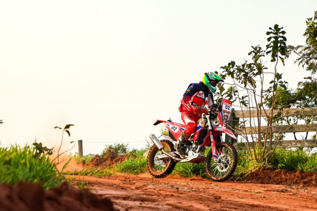 Bissinho Zavatti vence terceiro dia e assume a lideran&ccedil;a na geral das motos no Sert&otilde;es 2022