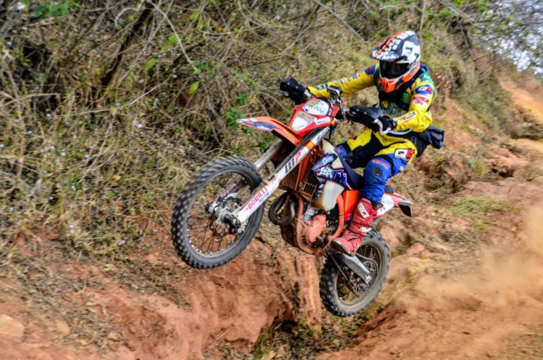 Tá valendo! Ediçao Imperdível de 40 anos do Enduro da Independência começa levantando poeira