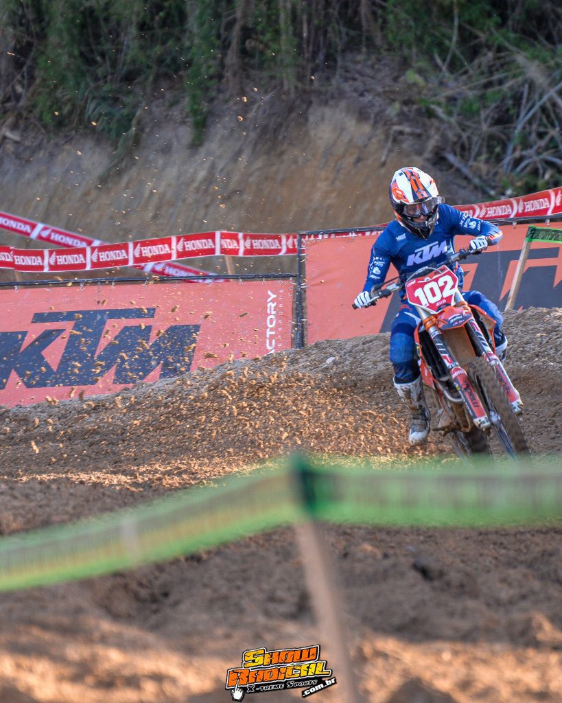 Moranguinho Racing marca presen&ccedil;a com loja m&oacute;vel na final do BRMX e comemora conquista dos pilotos apoiados pela empresa