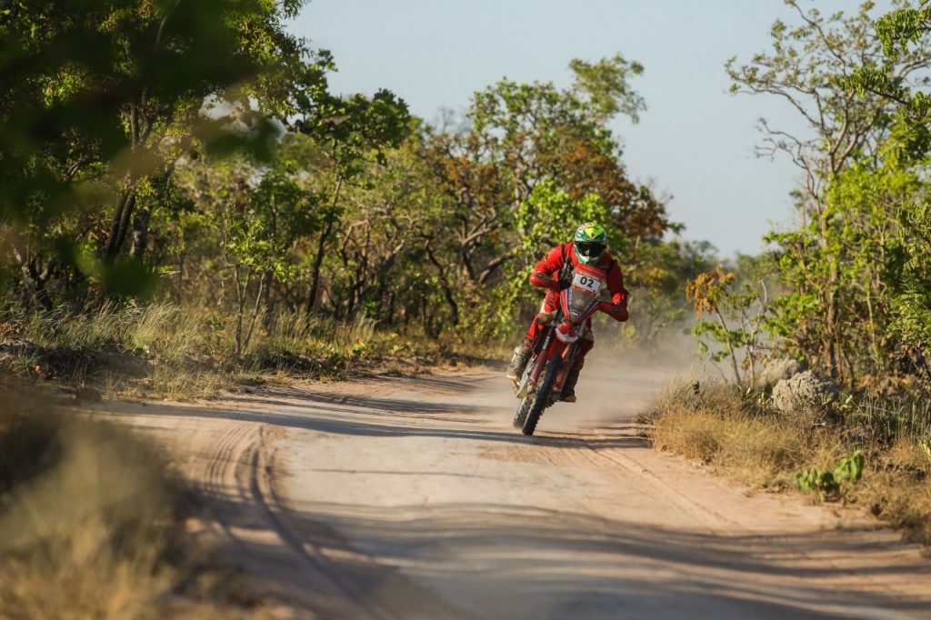 Equipe Honda Racing chega &agrave; metade do Sert&otilde;es 2022 na lideran&ccedil;a geral das motos
