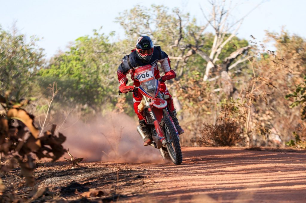Equipe Honda Racing chega &agrave; metade do Sert&otilde;es 2022 na lideran&ccedil;a geral das motos