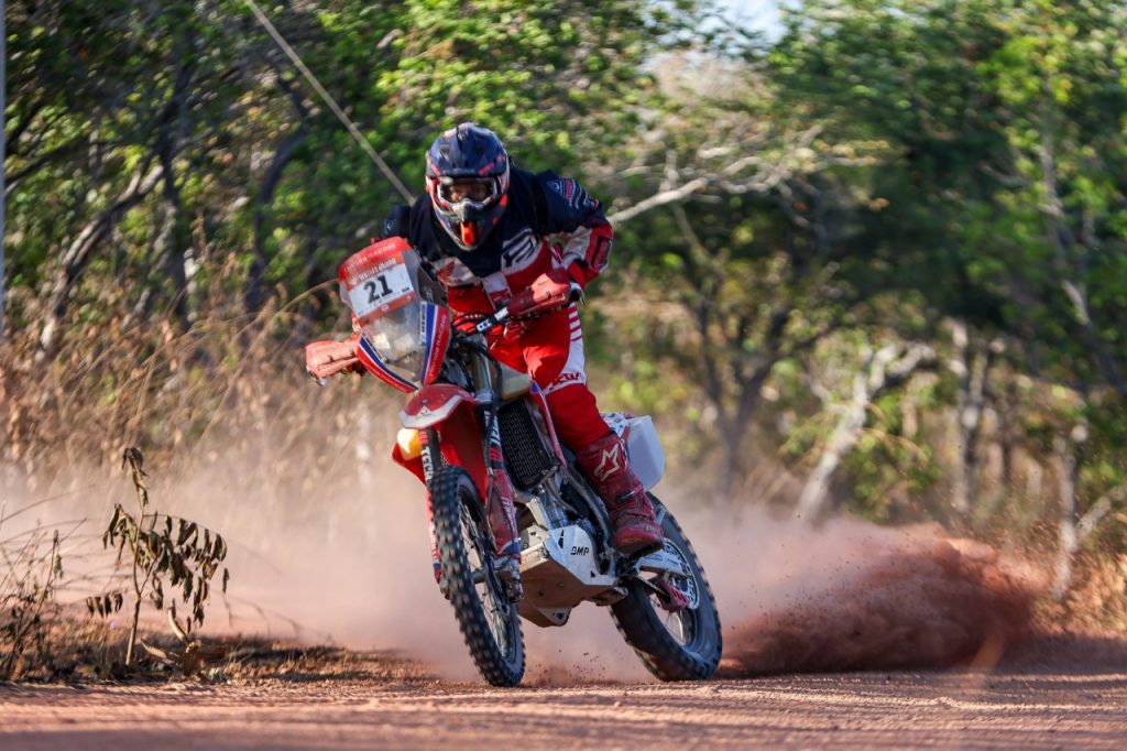 Equipe Honda Racing chega &agrave; metade do Sert&otilde;es 2022 na lideran&ccedil;a geral das motos