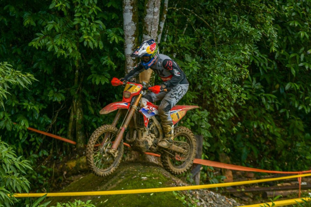 Bruno Crivilin e B&aacute;rbara Neves representam a Honda Racing na 40&ordf; edi&ccedil;&atilde;o do Enduro da Independ&ecirc;ncia