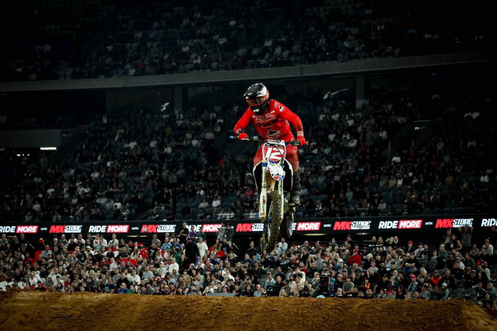 Mundial de Supercross 2022: Ken Roczen e Shane McElrath conquistam o t&iacute;tulo da competi&ccedil;&atilde;o no GP da Austr&aacute;lia.