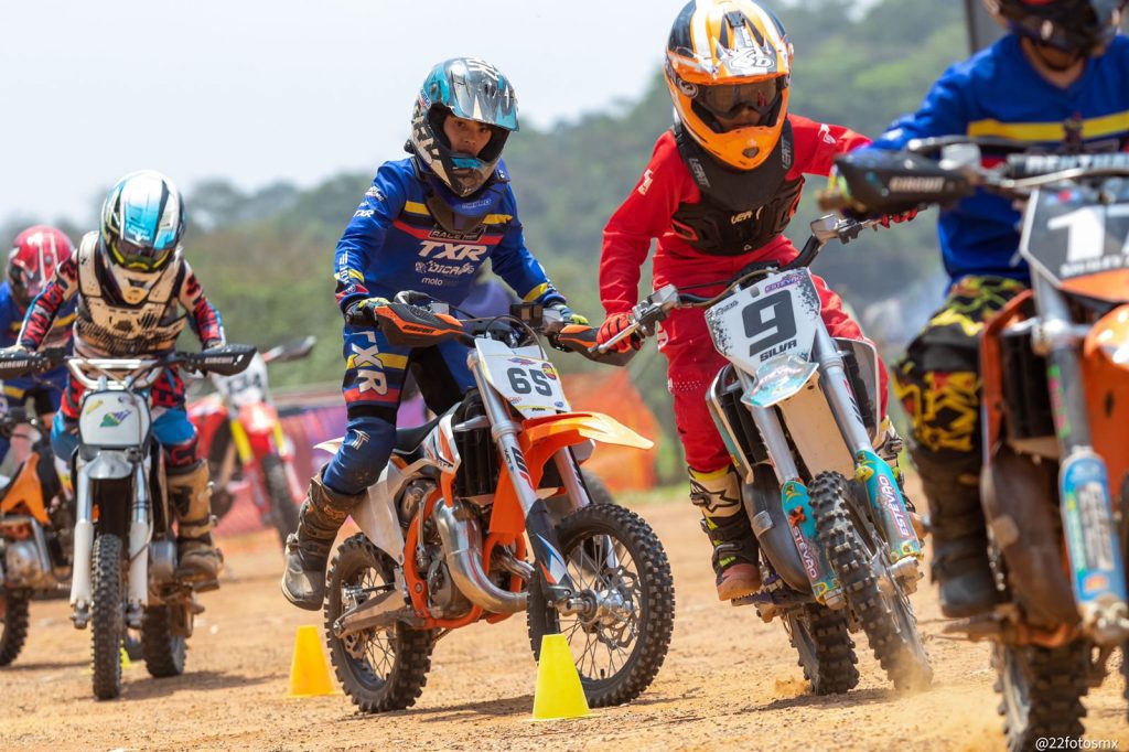 Felipe Limonta re&uacute;ne 34 pilotos em curso Off Road Kids.