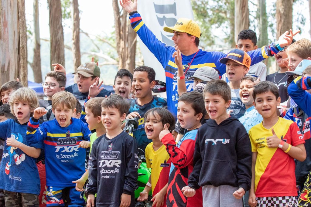 Felipe Limonta re&uacute;ne 34 pilotos em curso Off Road Kids.