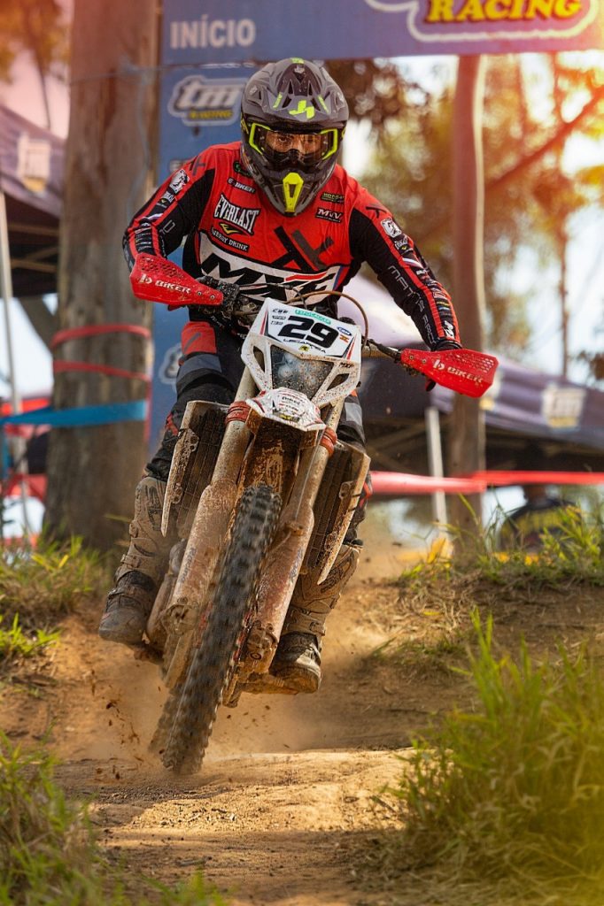 Patrik Capila vence a edi&ccedil;&atilde;o 2022 do Campeonato Brasileiro de Enduro em sua categoria
