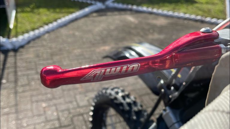 VÍDEO: Conheça os manetes retráteis forjados da 4win Racing Parts.