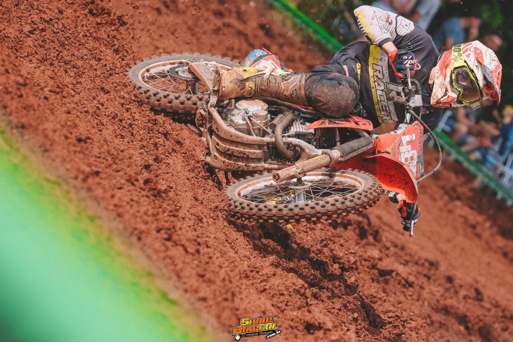 Sol forte e gates cheios agitam o domingo de disputas na 2&ordf; etapa do Ga&uacute;cho de Velocross, confira os resultados completos.