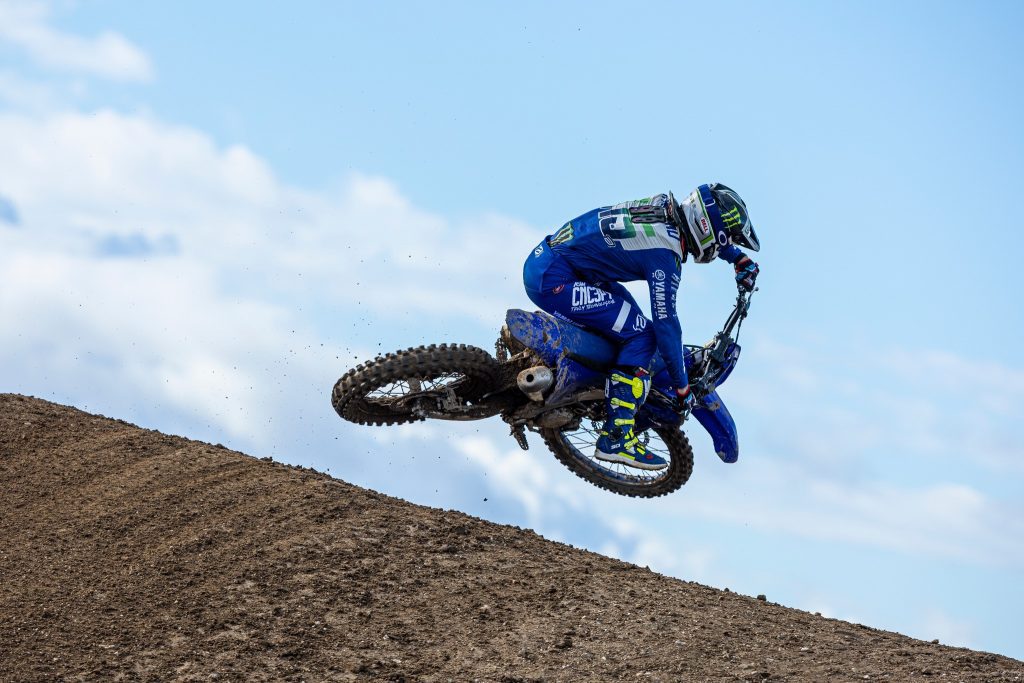 Carlos Campano #115, testa a nova Yamaha YZ 450F 2023 na Europa e conta no Show Radical o que achou do lan&ccedil;amento
