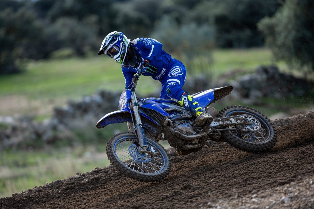 Carlos Campano #115, testa a nova Yamaha YZ 450F 2023 na Europa e conta no Show Radical o que achou do lan&ccedil;amento