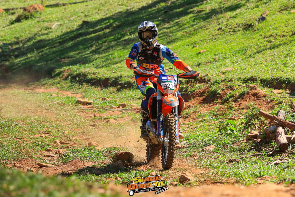 Considerada a prova mais dif&iacute;cil do ano, a 6&ordf; edi&ccedil;&atilde;o do Hard In Help definiu os campe&otilde;es da temporada do Hard Enduro nacional.