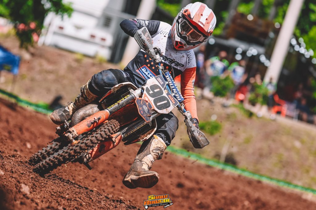 Sol forte e gates cheios agitam o domingo de disputas na 2&ordf; etapa do Ga&uacute;cho de Velocross, confira os resultados completos.