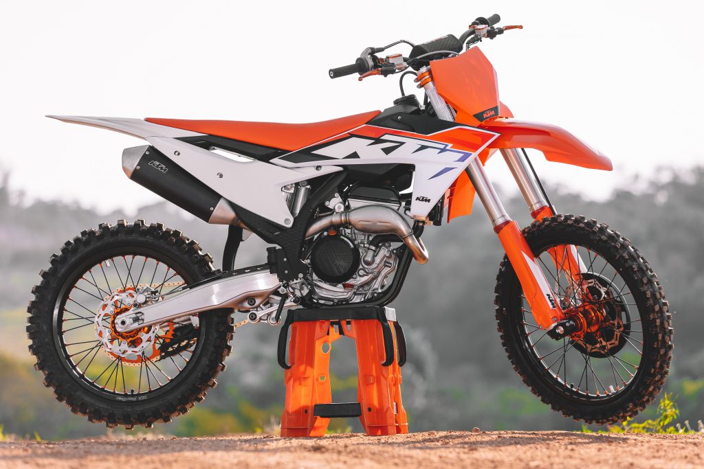KTM inicia abertura de vendas de motocicletas de motocross nesta segunda feira.