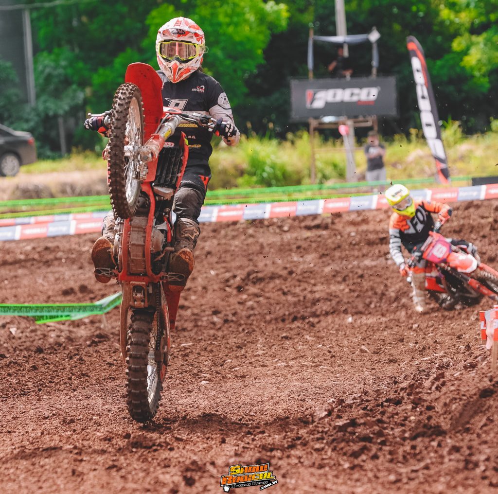 Sol forte e gates cheios agitam o domingo de disputas na 2&ordf; etapa do Ga&uacute;cho de Velocross, confira os resultados completos.