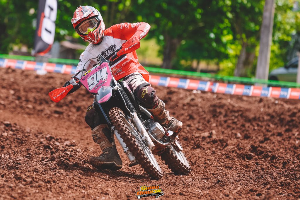 Sol forte e gates cheios agitam o domingo de disputas na 2&ordf; etapa do Ga&uacute;cho de Velocross, confira os resultados completos.