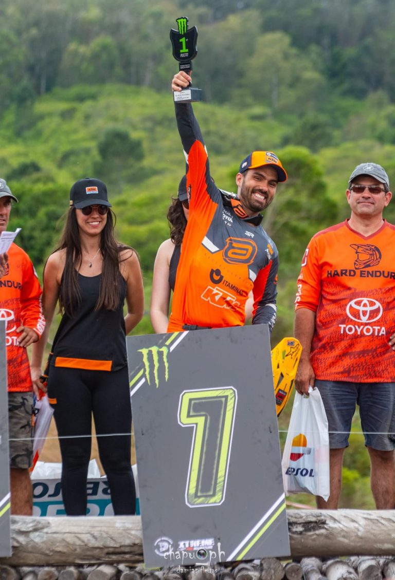 Rigor Rico vence o Uruguay Hard Enduro e coloca o Brasil no topo do Pódio