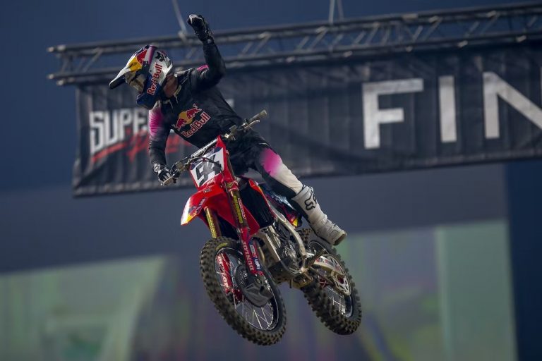 Ken Roczen vence o Supercross de Paris