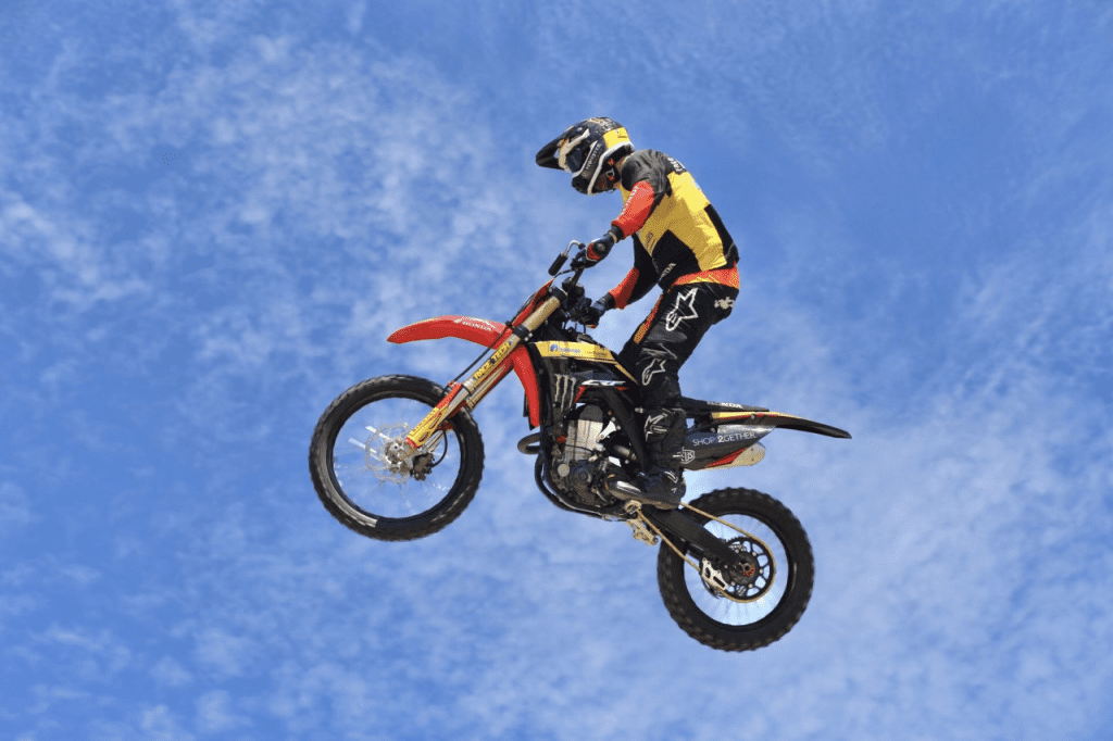 O campe&atilde;o voltou! Fred Kyrillos realiza primeiro backflip ap&oacute;s les&atilde;o