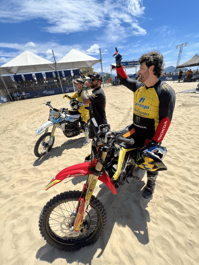 O campe&atilde;o voltou! Fred Kyrillos realiza primeiro backflip ap&oacute;s les&atilde;o