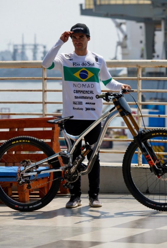 Lucas Borba conquista pódio no Red Bull Valparaíso Cerro Abajo