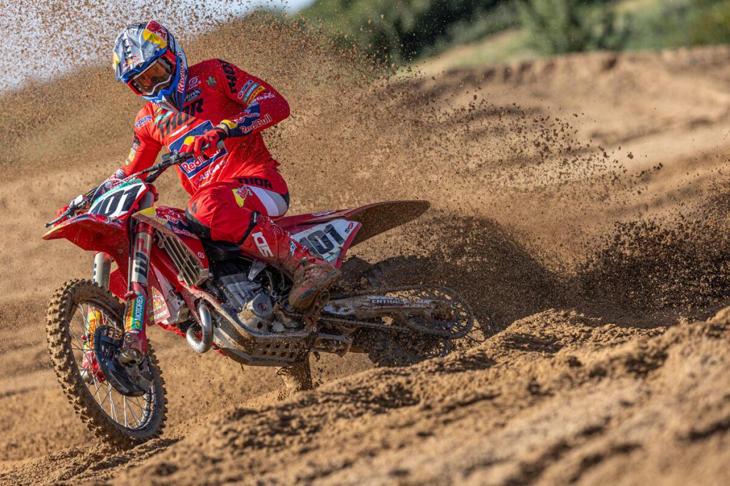 Red Bull GasGas Factory com o trio formado em busca do t&iacute;tulo no Mundial de Motocross 2023
