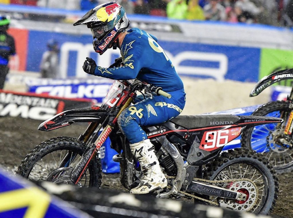 6&ordf; etapa do AMA Supercross 2023, resultados e v&iacute;deos das baterias | Tampa, FL