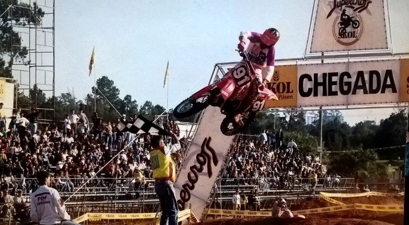 Heliar Schuch, o piloto que atravessou gera&ccedil;&otilde;es do Motocross brasileiro  e venceu o Supercross Amador de Daytona, em 2022.