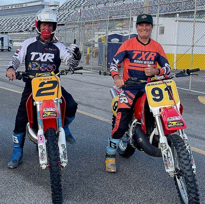 Heliar Schuch, o piloto que atravessou gera&ccedil;&otilde;es do Motocross brasileiro  e venceu o Supercross Amador de Daytona, em 2022.