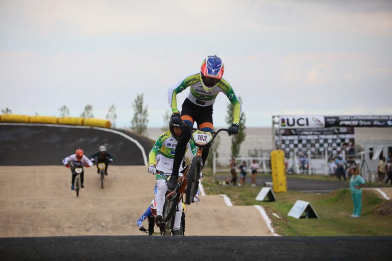 Bruno Oliveira vence etapa do Latino Americano de BMX, na Argentina.
