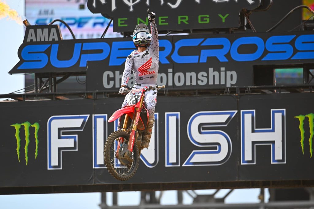 15&ordf; etapa do AMA Supercross 2023, resultados e melhores momentos das baterias | Nashville, TN