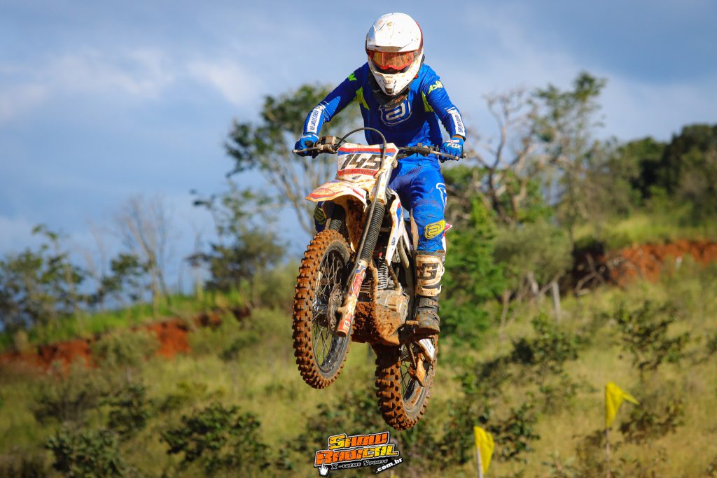 Motocross de Cruz&iacute;lia comemora 10&ordf; edi&ccedil;&atilde;o com mais um grande evento. Confira os resultados.