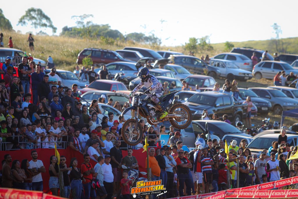 Motocross de Cruz&iacute;lia comemora 10&ordf; edi&ccedil;&atilde;o com mais um grande evento. Confira os resultados.