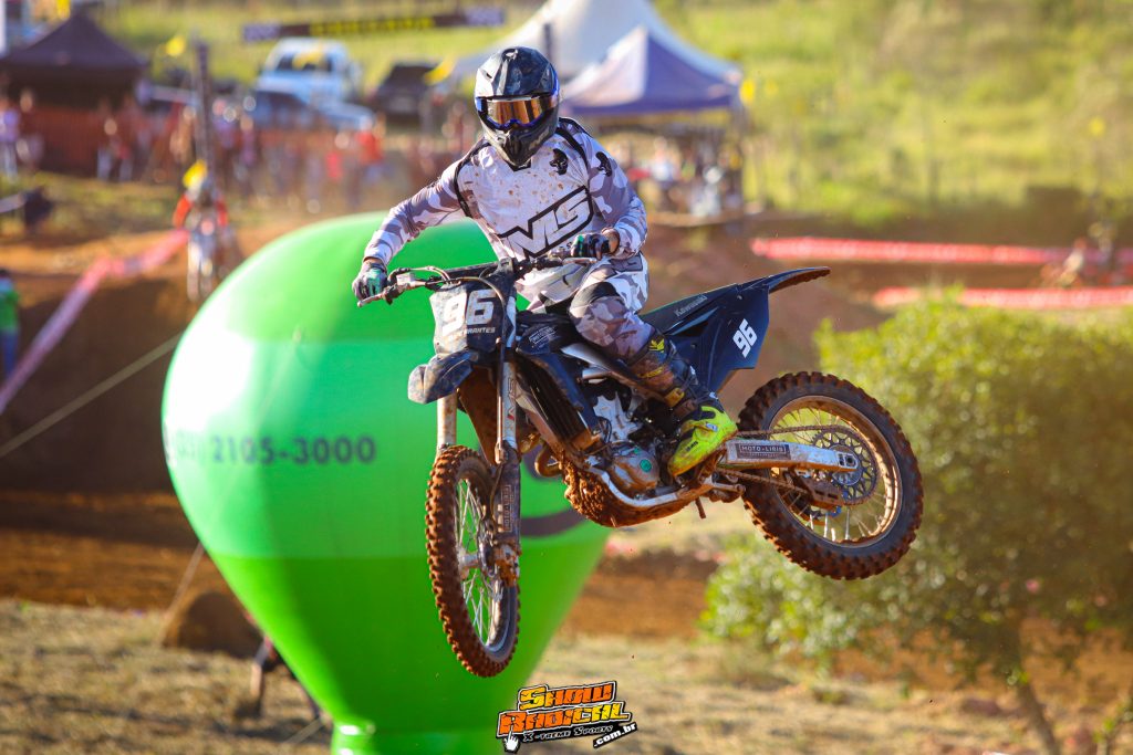 Motocross de Cruz&iacute;lia comemora 10&ordf; edi&ccedil;&atilde;o com mais um grande evento. Confira os resultados.