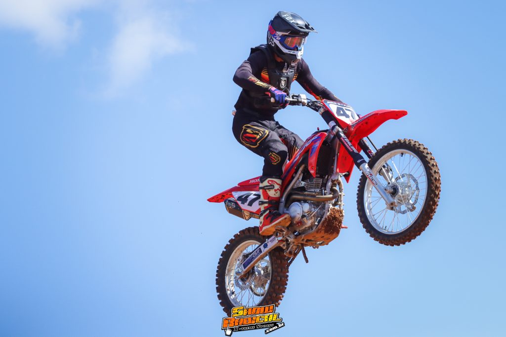 Motocross de Cruz&iacute;lia comemora 10&ordf; edi&ccedil;&atilde;o com mais um grande evento. Confira os resultados.
