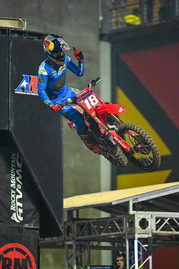 12&ordf; etapa do AMA Supercross 2023, resultados e v&iacute;deos das baterias | Glendale, AZ