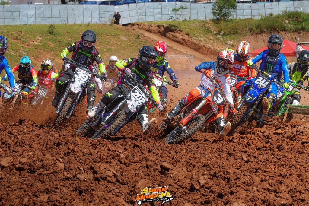 Destaque no Enduro e Motocross, B&ecirc; Tib&uacute;rcio chama a aten&ccedil;&atilde;o pelos resultados em ambas as modalidades.