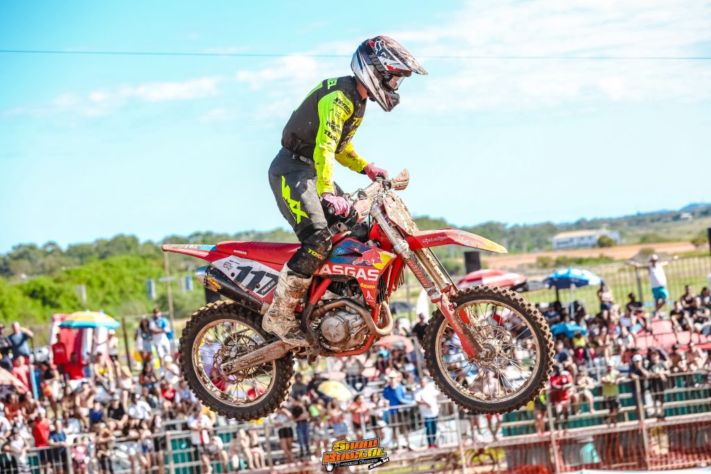 Disputas de alto n&iacute;vel marcam a etapa de abertura do Carioca de MX e SX Unificado! Confira os resultados.