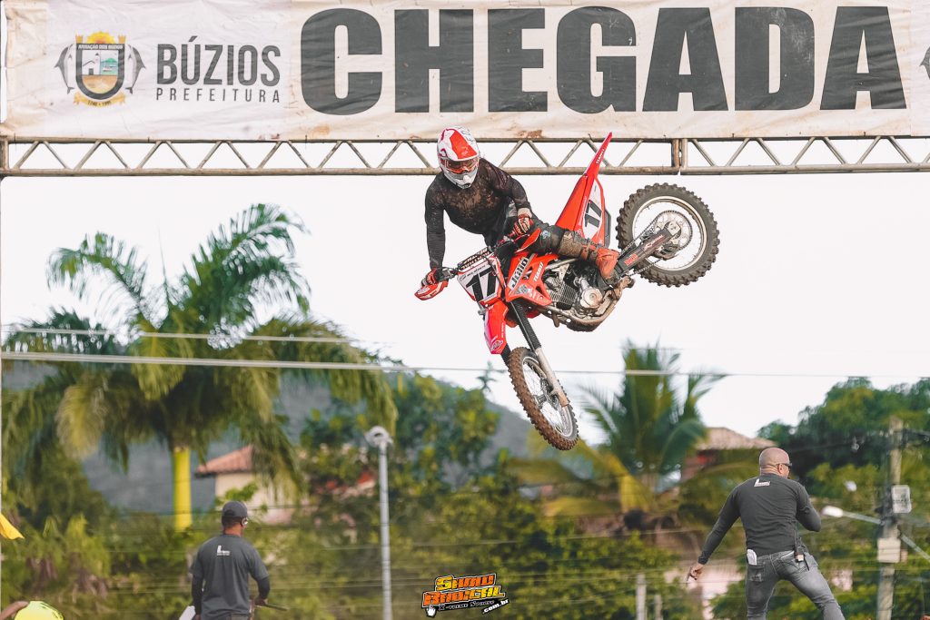 Disputas de alto n&iacute;vel marcam a etapa de abertura do Carioca de MX e SX Unificado! Confira os resultados.