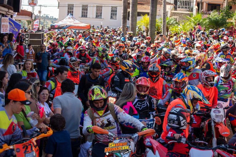 4ª edição da Trilha da Vó Judite reúne mais de 400 motos em Elói Mendes/MG.