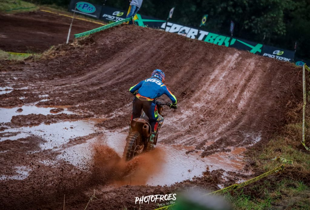 Projeto Dudu: Dudu Volpato vence MX2 e MX2Jr na 3&ordf; etapa do Paranaense de Motocross.