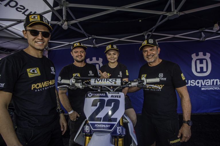Ramyller Alves e Heitor Matos, pilotos oficiais Husqvarna, abrem o Arena Cross 2023 com pódio