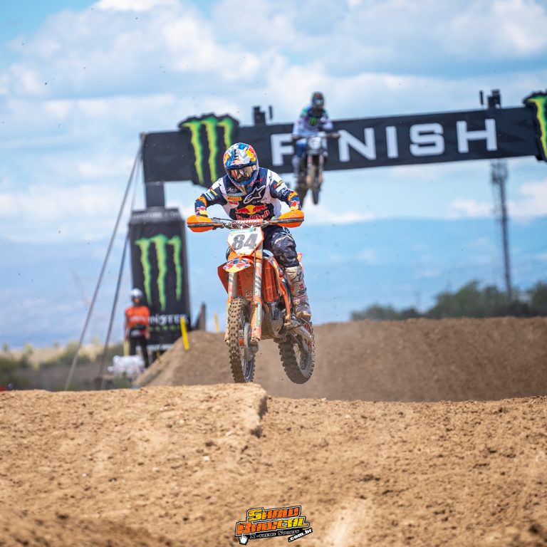 MXGP: Simon Längenfelder vence a primeira na temporada e Herlings encosta no líder, confira os resultados do GP da Espanha.