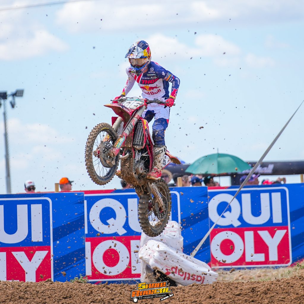 MXGP: Simon L&auml;ngenfelder vence a primeira na temporada e Herlings encosta no l&iacute;der, confira os resultados do GP da Espanha.
