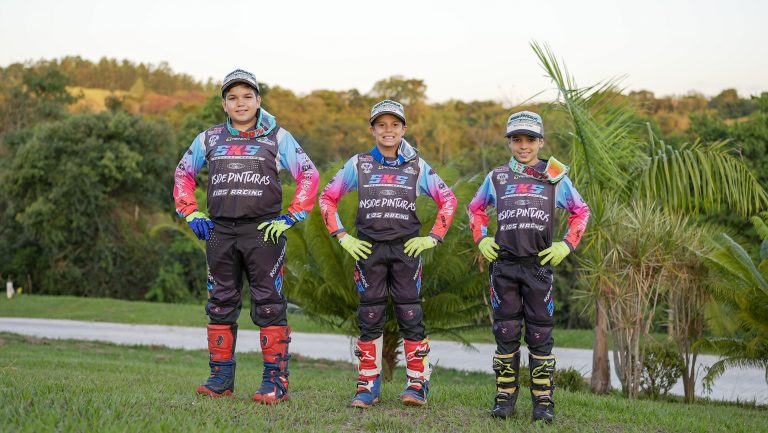 Kids Racing Team acelerando com os conjuntos SK Sports Racing nas maiores competições do Brasil