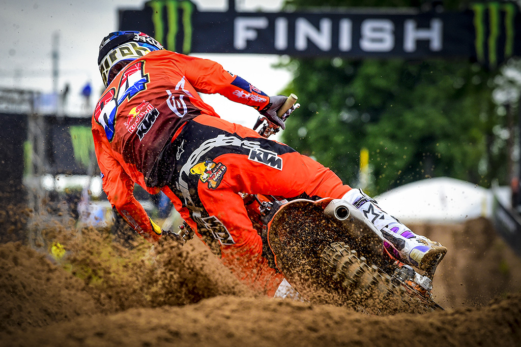 MXGP: Herlings faz Hat-Trick e De Wolf assume a lideran&ccedil;a da MX2, confira os resultados e melhores momentos.