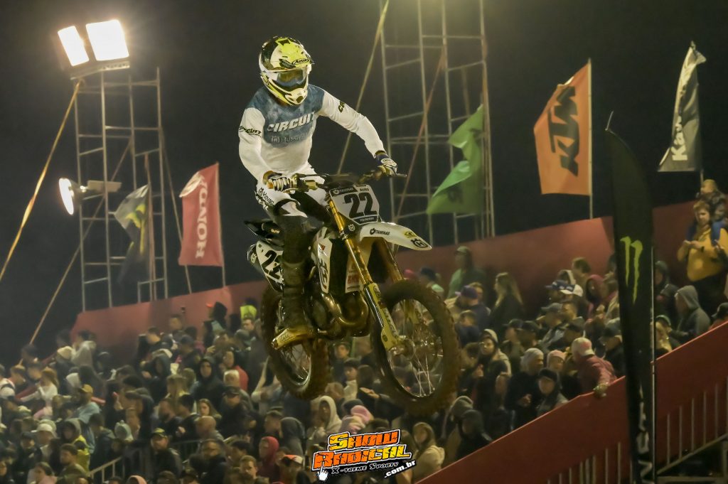 Pilotos Husqvarna, Ramyller Alves (Pr&oacute;), Heitor Matos (65cc) e Pietro Fraga (50cc) fecham em 2&ordm; lugar e est&atilde;o na vice-lideran&ccedil;a do Arena Cross