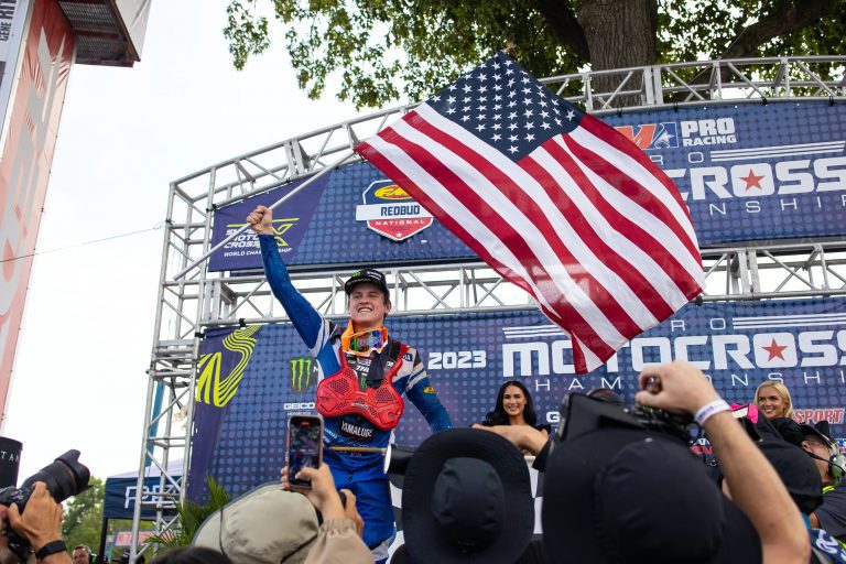 Deegan quebra a sequência de vitórias australianas e vence etapa pela primeira vez na carreira