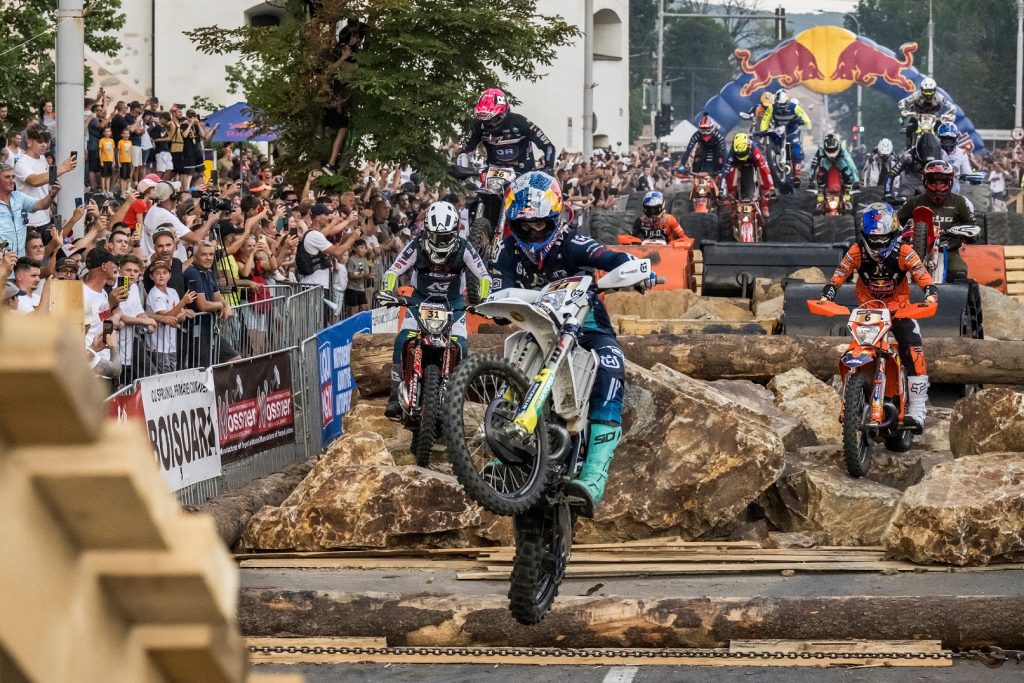 Red Bull Romaniacs: Bolt vence Pr&oacute;logo, Lettenbichler &eacute; segundo e Pol Tarres voa sobre os obst&aacute;culos com sua T&eacute;n&eacute;r&eacute; 700.